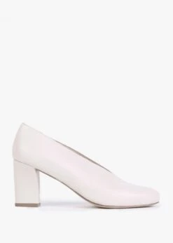 Aneso Cream Leather V Front Court Shoes