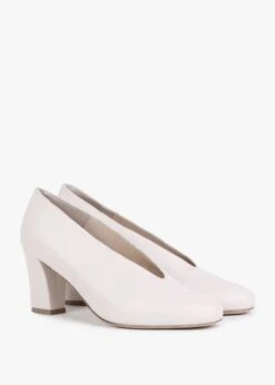 Aneso Cream Leather V Front Court Shoes -Daniel Footwear Shop aneso p134459 196530 image