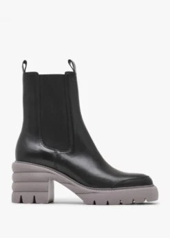 Kennel & Schmenger Bump Black Leather Chelsea Ankle Boots